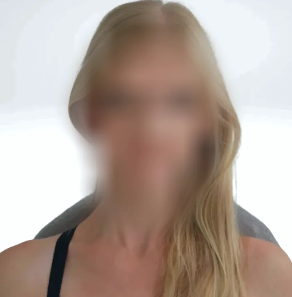 Amber, 37