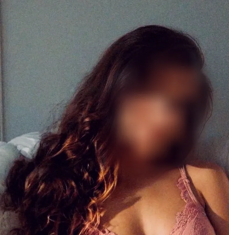 Anna, 25