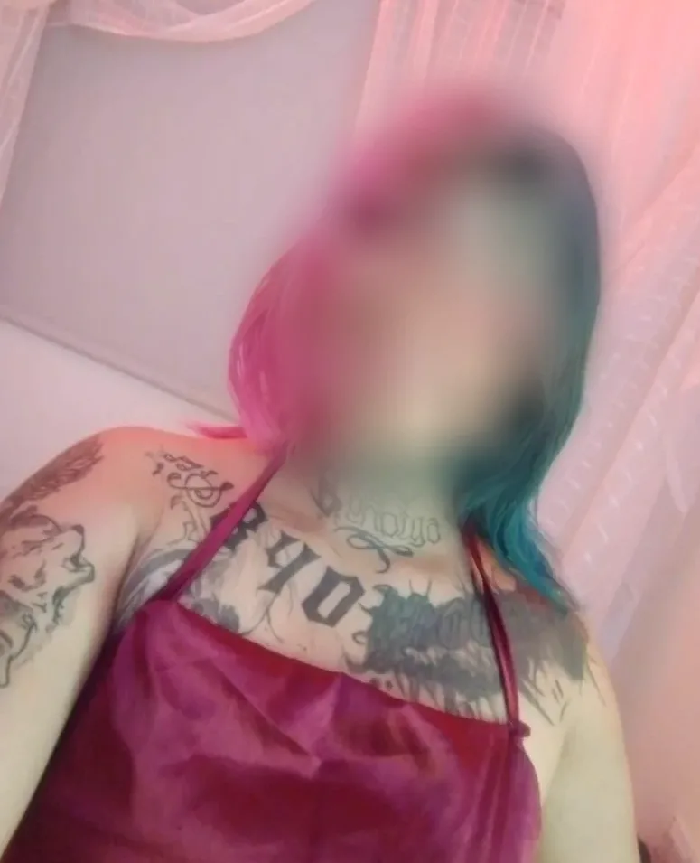 Anne, 32