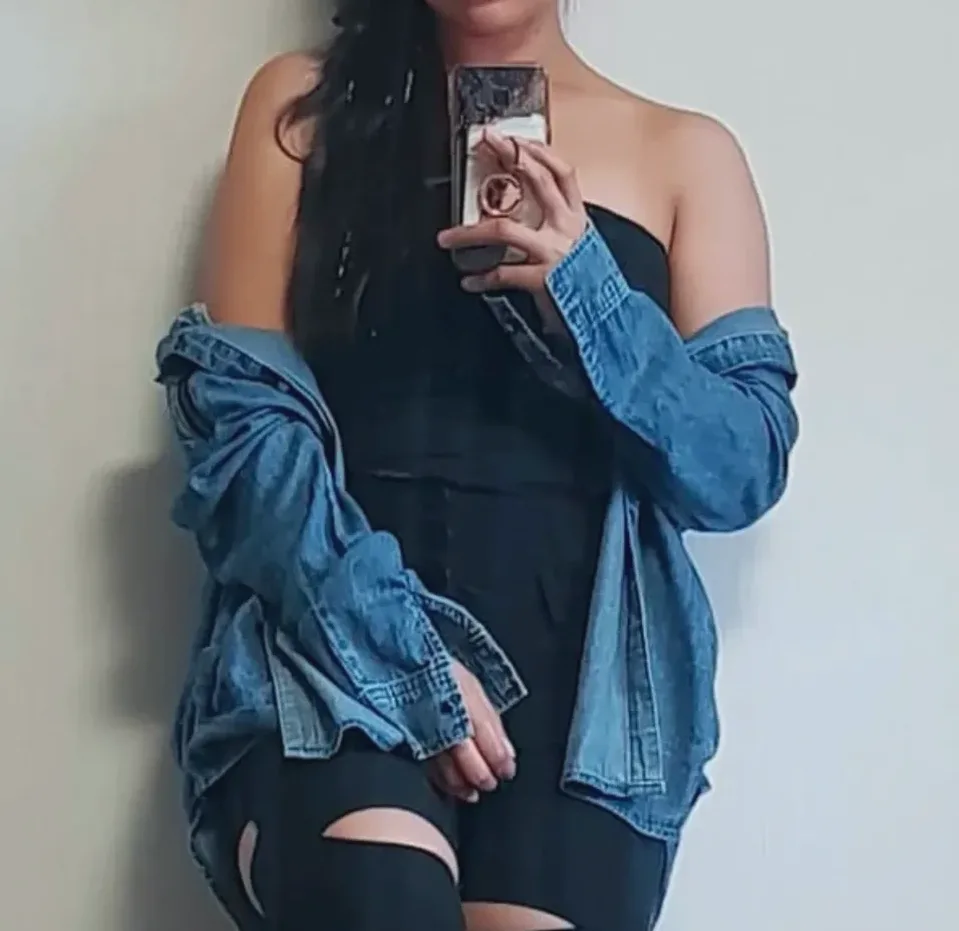 Ayla, 28