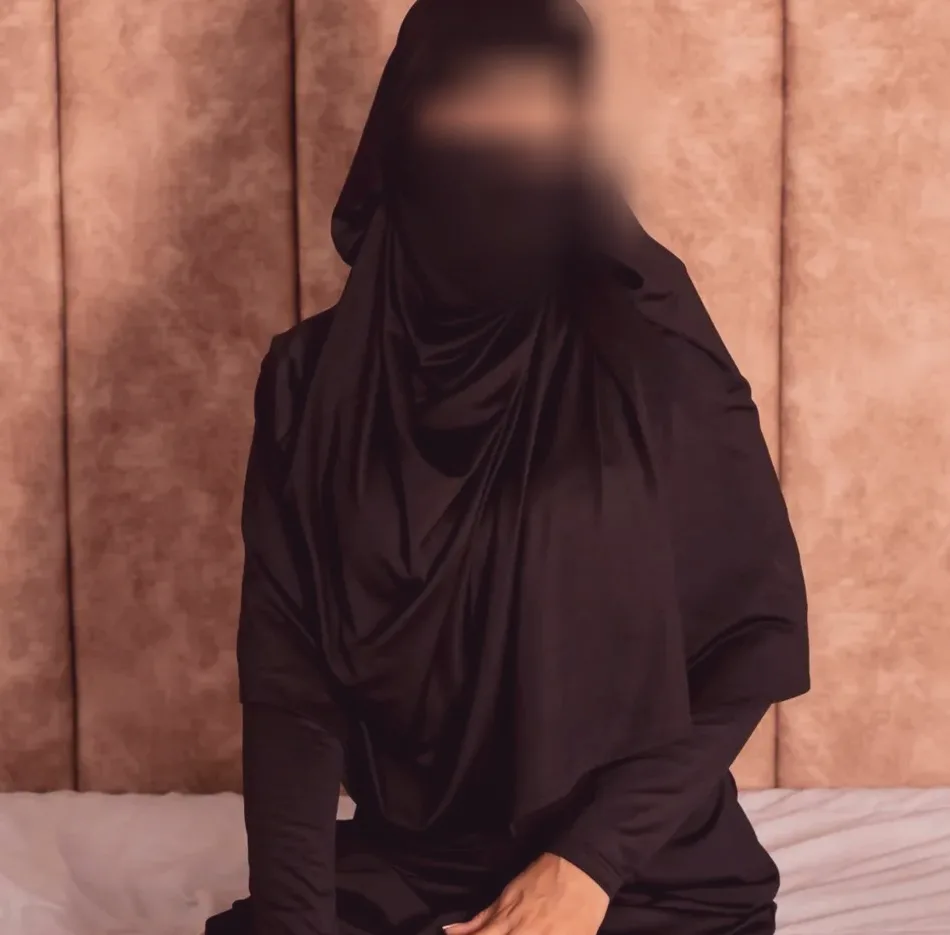 Esmee, 35