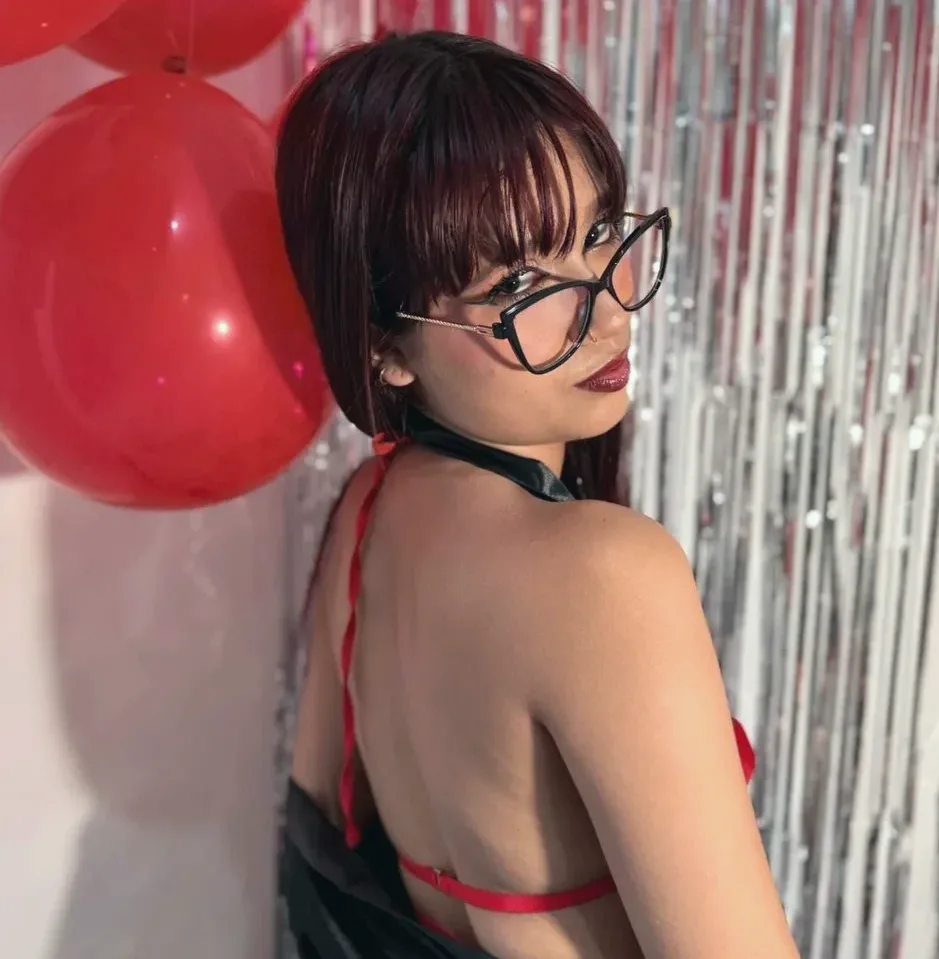 Esther, 18