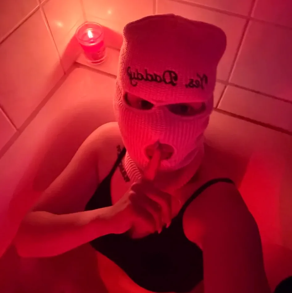 Lauren, 27