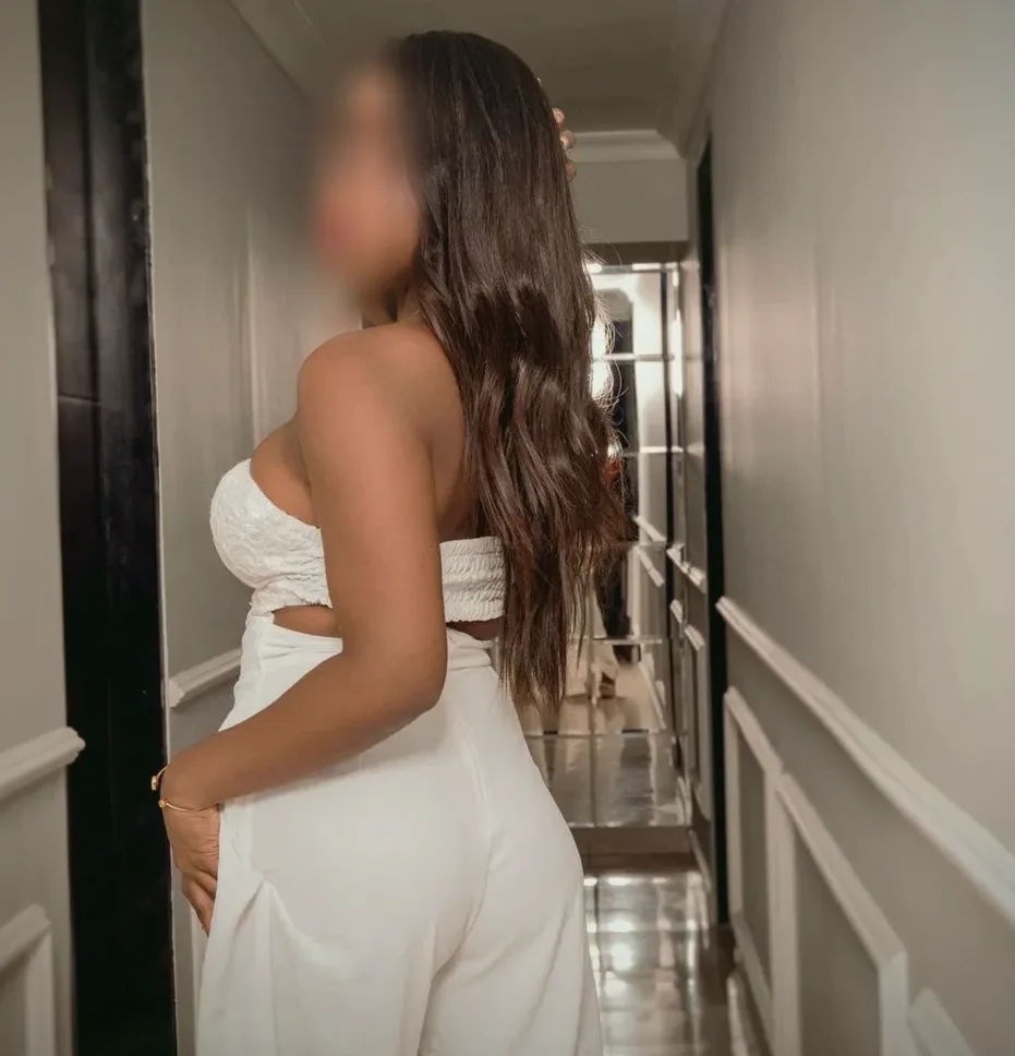 Sabine, 23