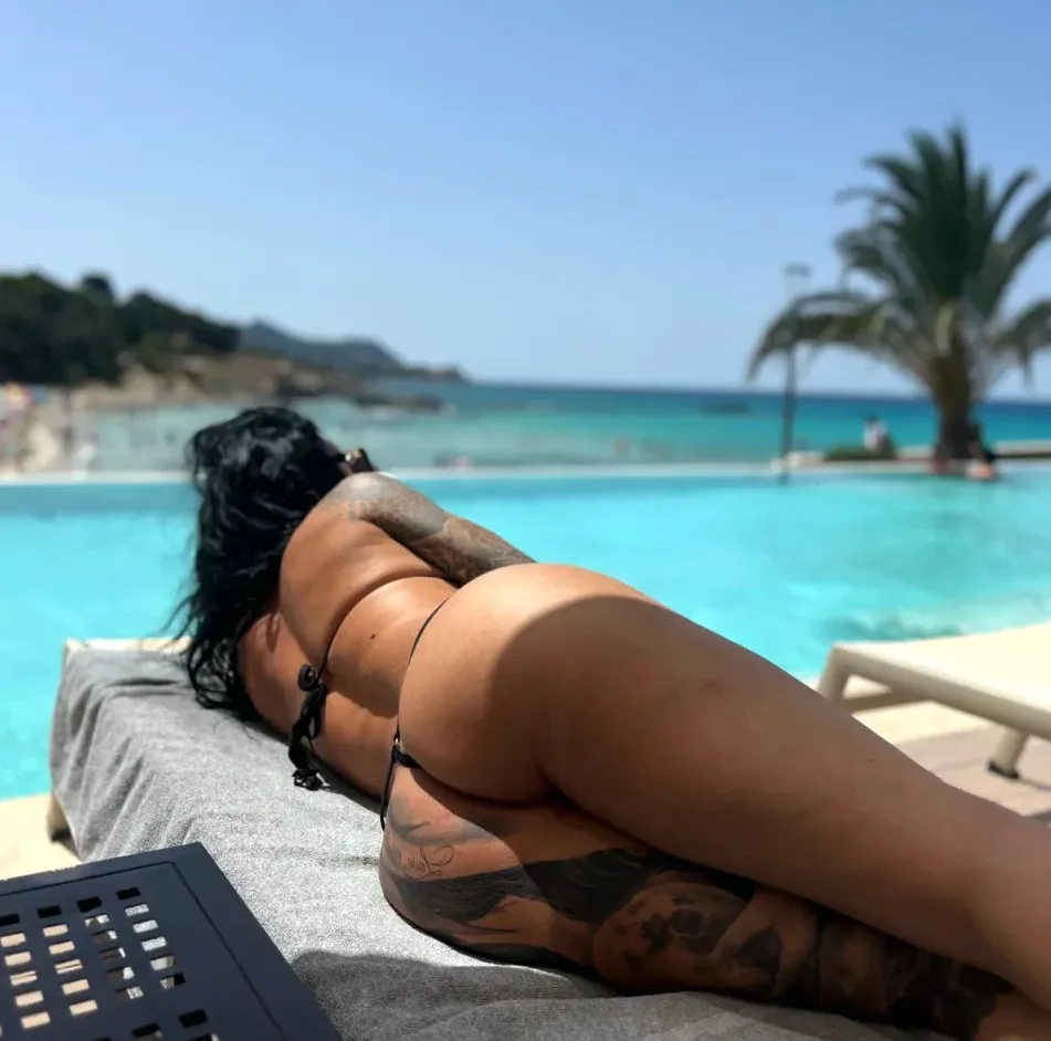 Shania, 28