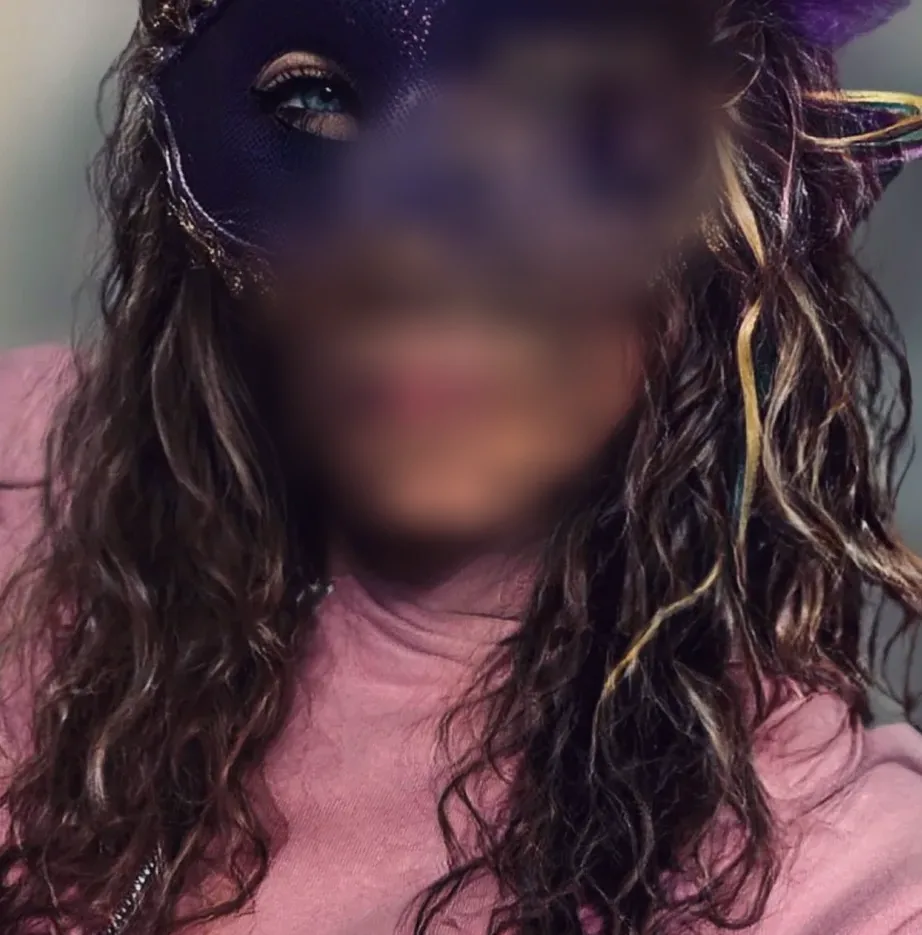 Yasmin, 31